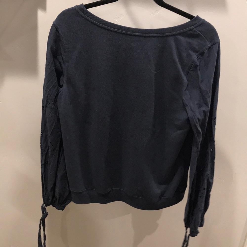 Light pink and navy sweatshirts - Picture 5 of 6